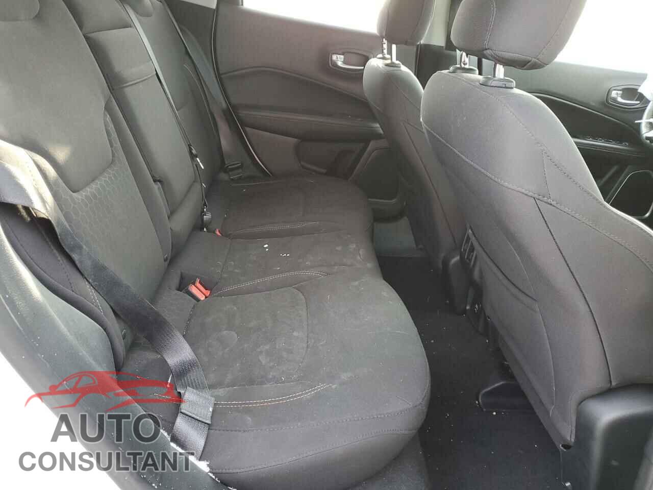 JEEP COMPASS 2018 - 3C4NJCABXJT318975