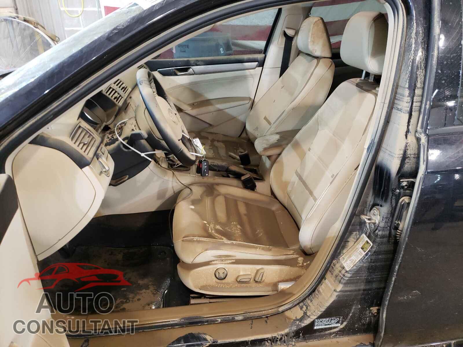 VOLKSWAGEN PASSAT 2019 - 1VWLA7A33KC014212