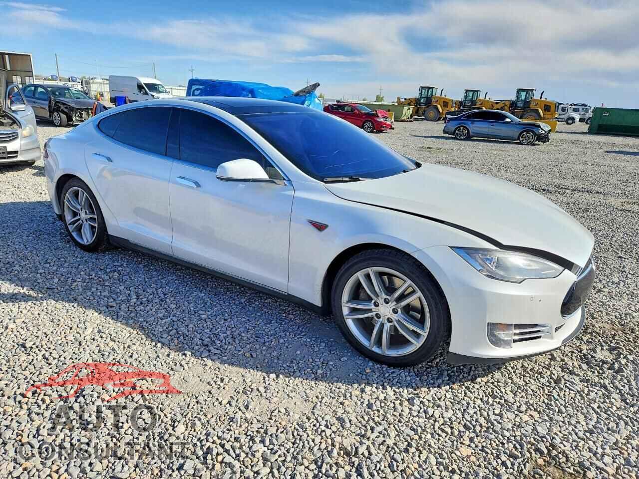TESLA MODEL S 2013 - 5YJSA1CP8DFP26930