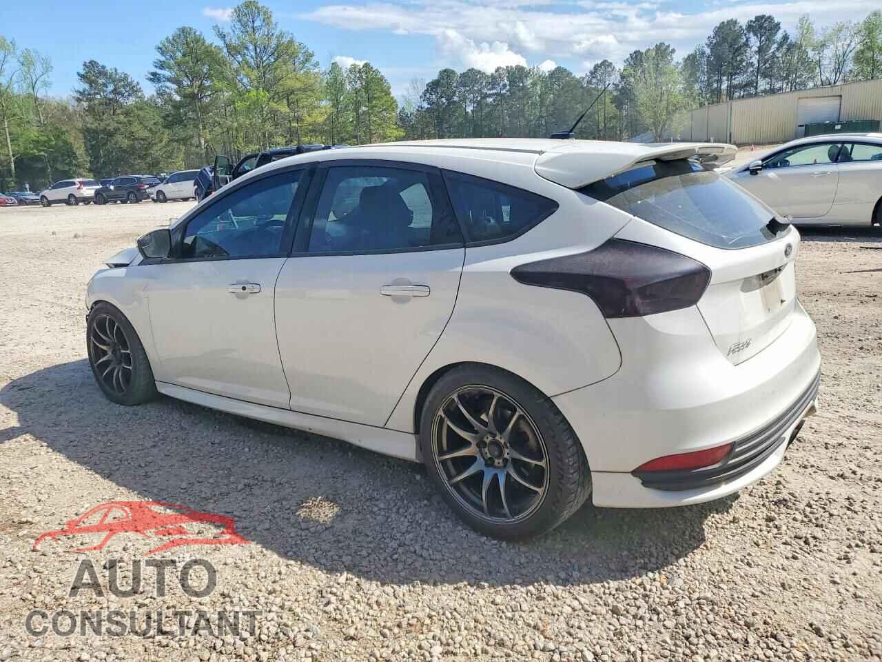FORD FOCUS 2015 - 1FADP3L92FL372462