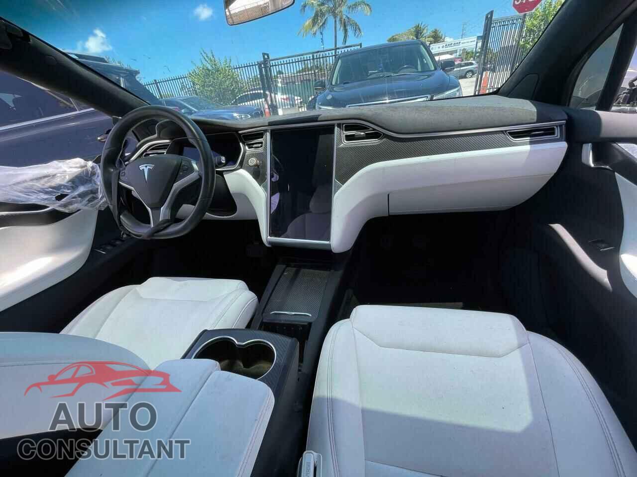 TESLA MODEL X 2017 - 5YJXCBE23HF043997
