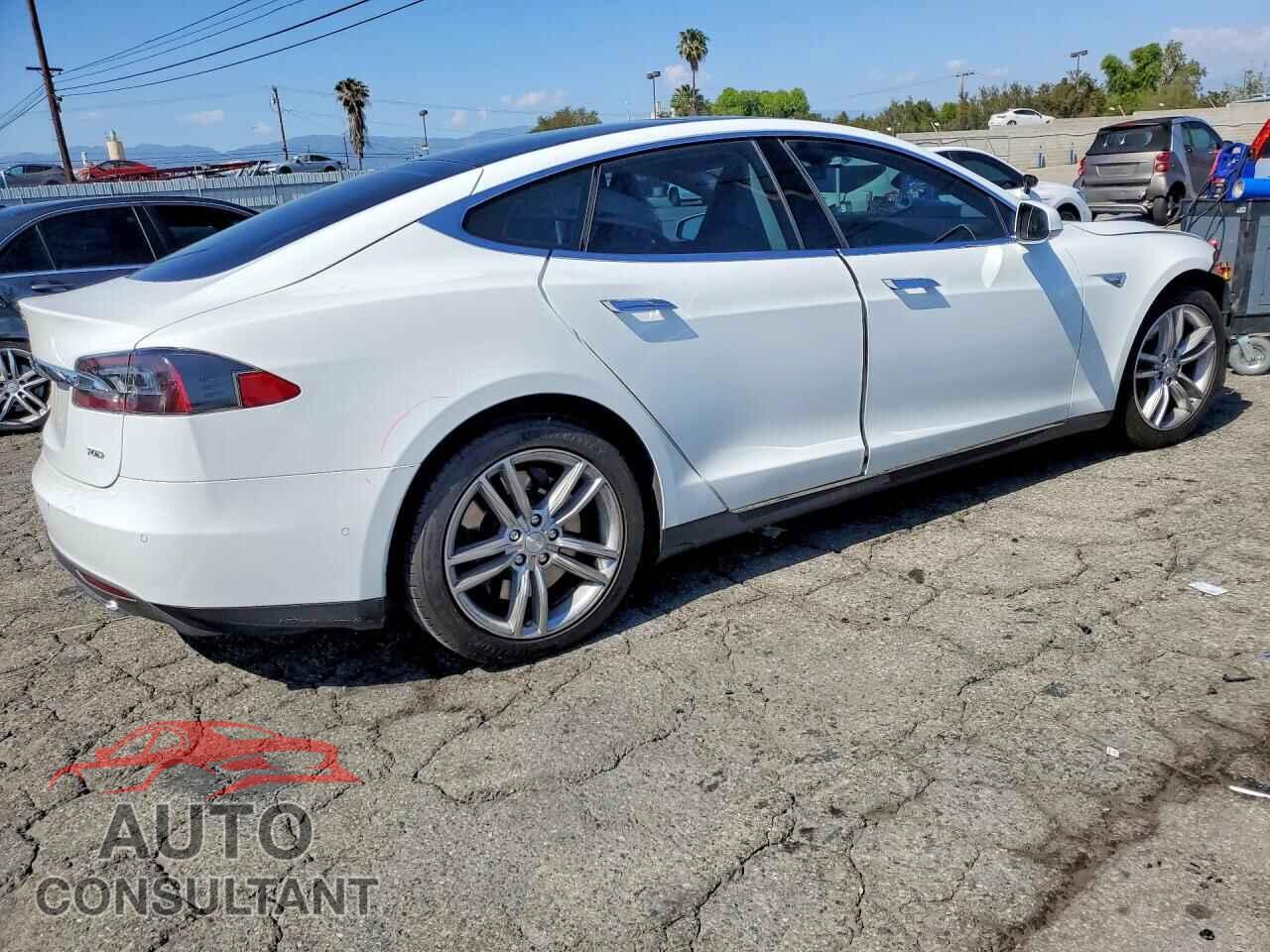 TESLA MODEL S 2015 - 5YJSA1E28FF107426