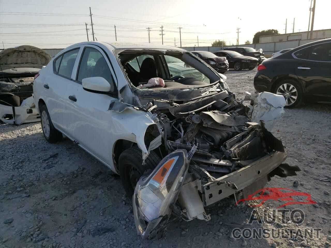 NISSAN VERSA 2017 - 3N1CN7AP8HL817432