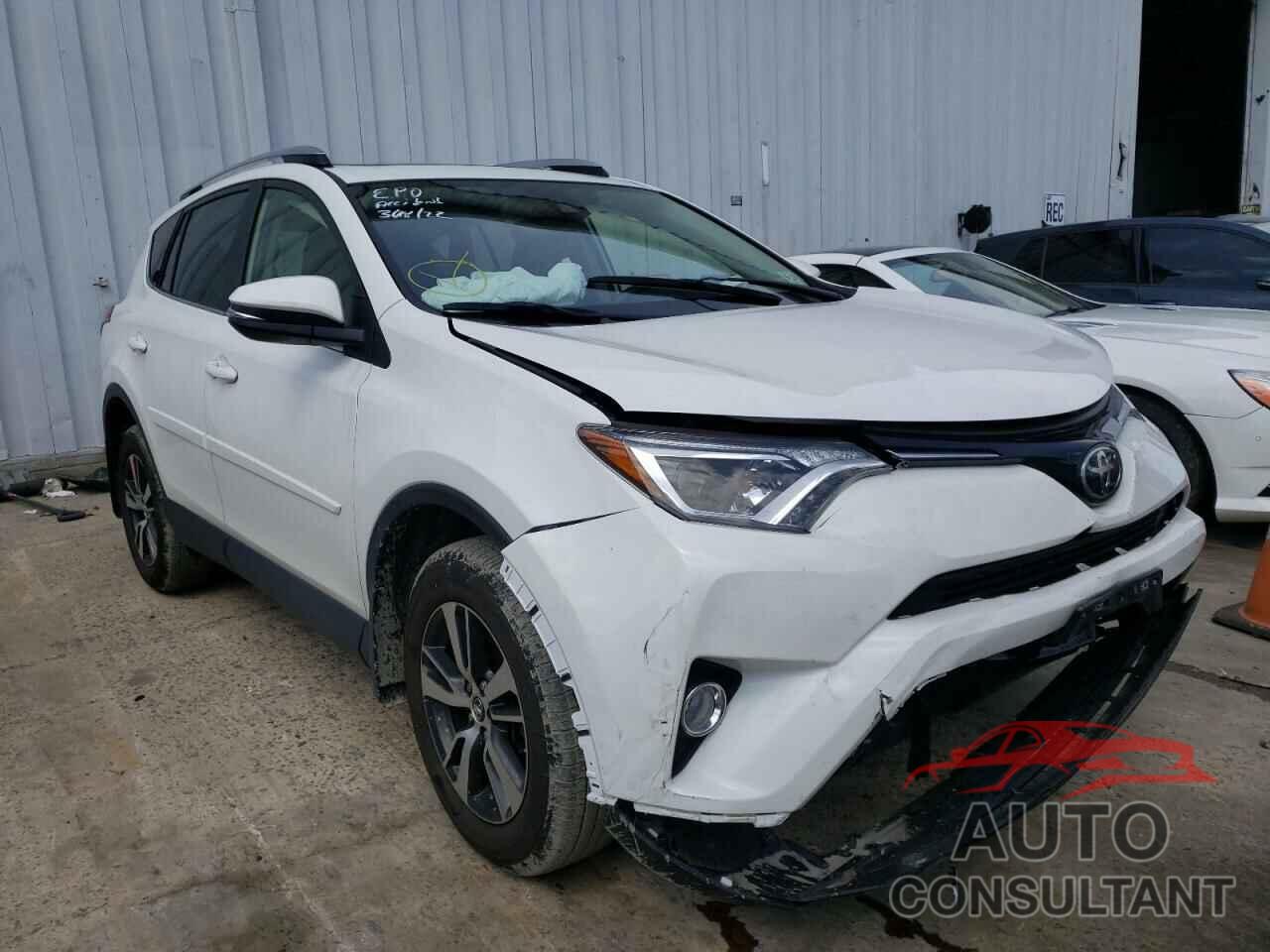 TOYOTA RAV4 2017 - JTMRFREV0HD218717