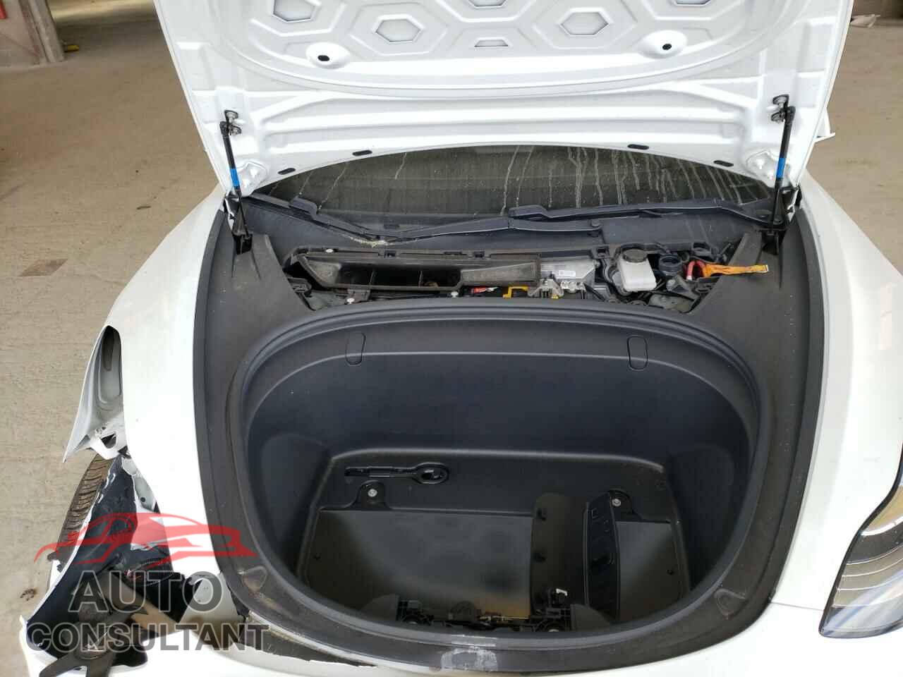 TESLA MODEL 3 2018 - 5YJ3E1EA8JF038827