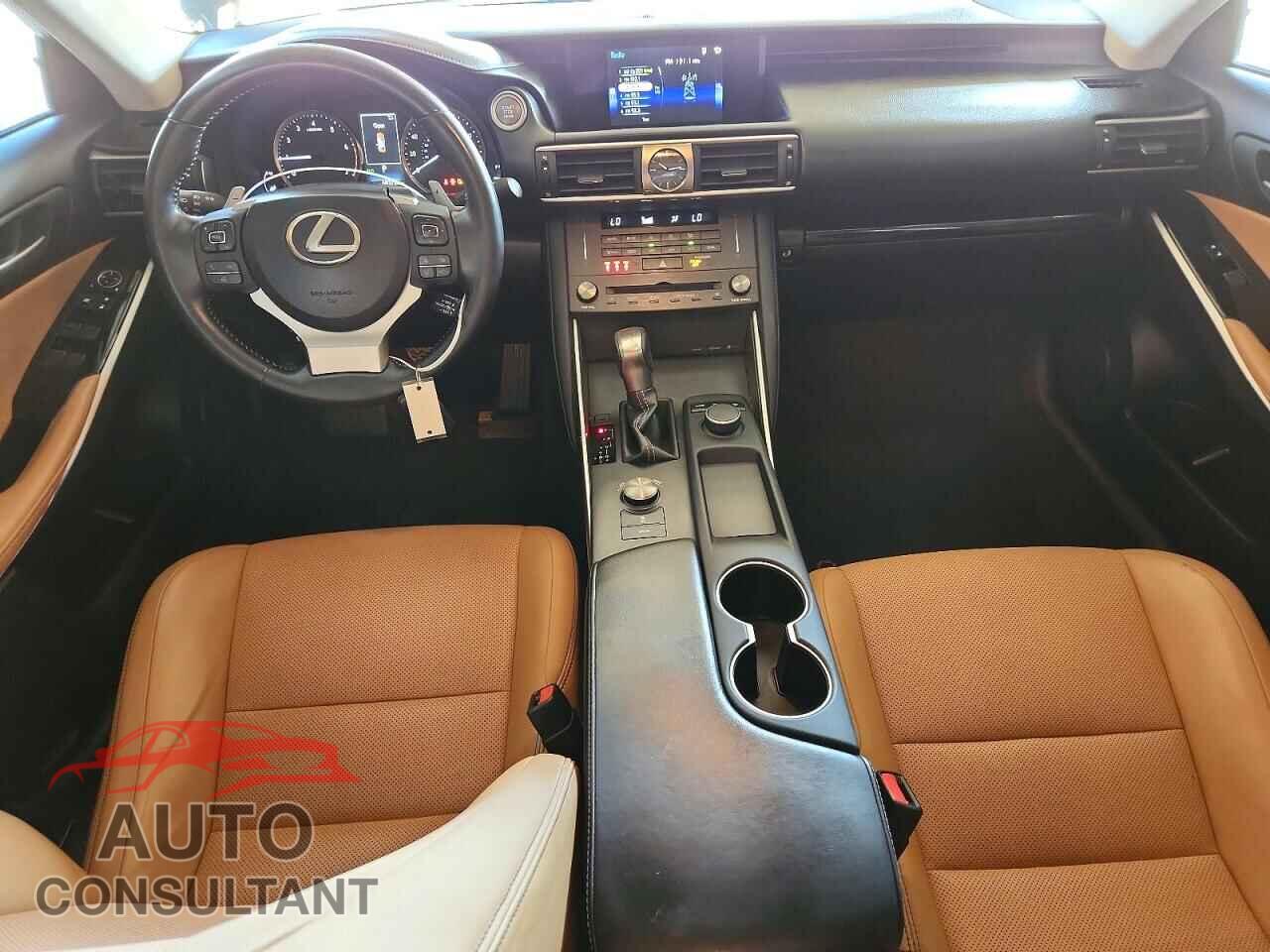 LEXUS IS 300 2020 - JTHAA1D22L5106586