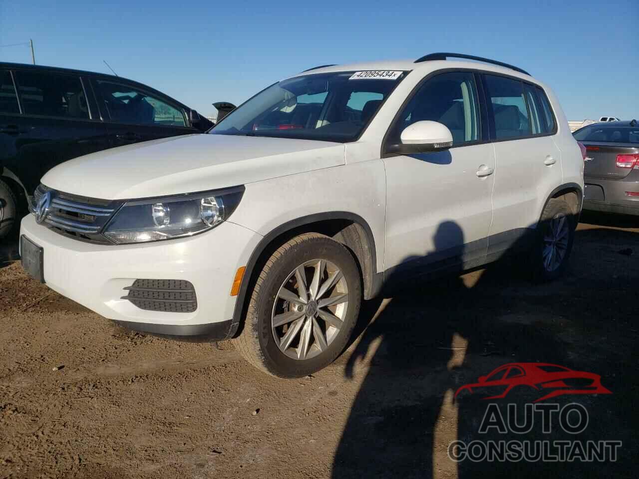 VOLKSWAGEN TIGUAN 2017 - WVGBV7AX9HK042404