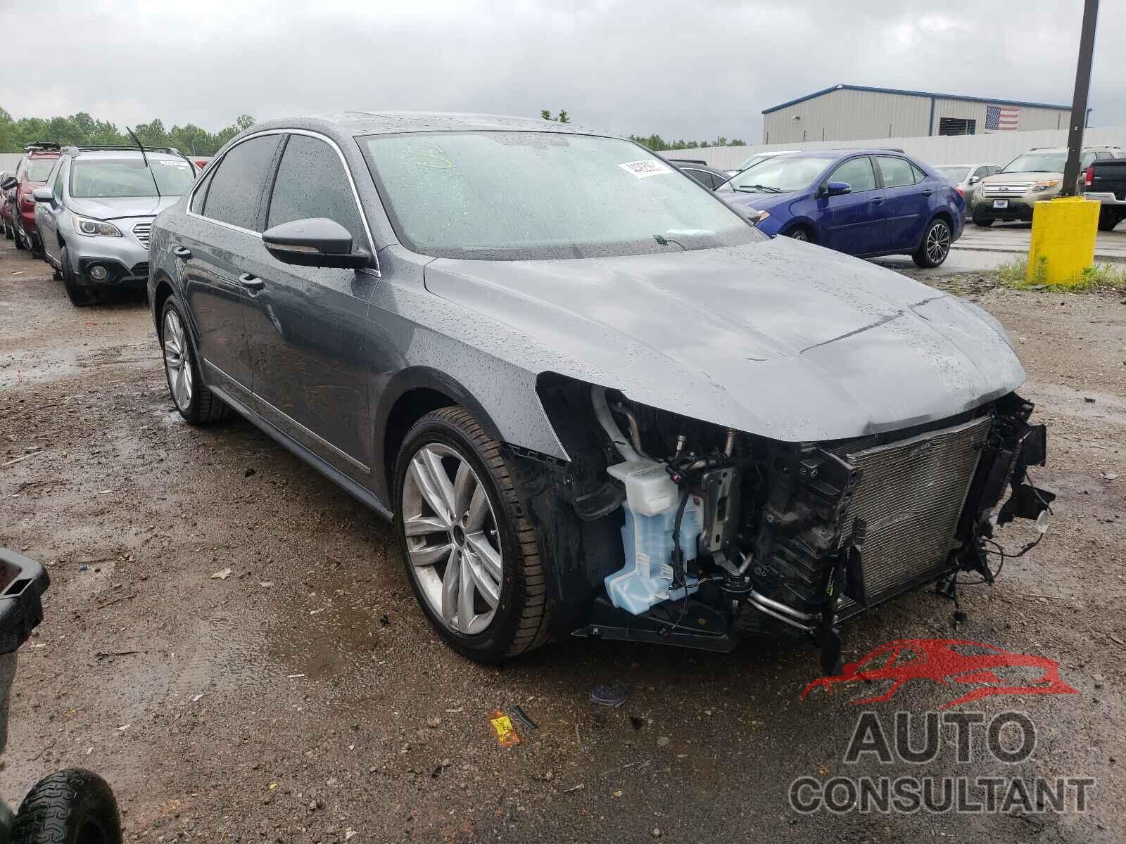 VOLKSWAGEN PASSAT 2017 - 1VWGT7A31HC070752