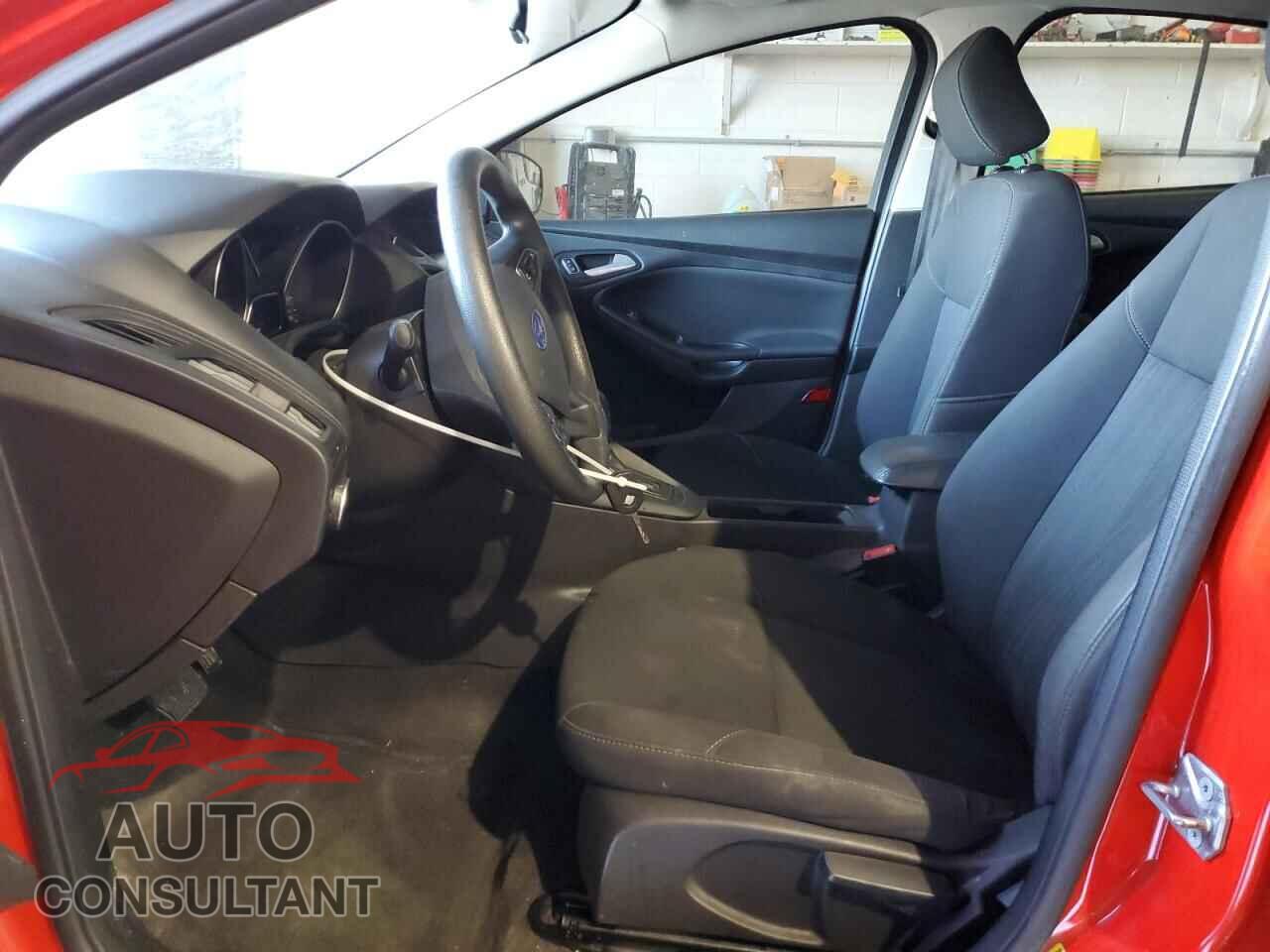 FORD FOCUS 2017 - 1FADP3F23HL308948