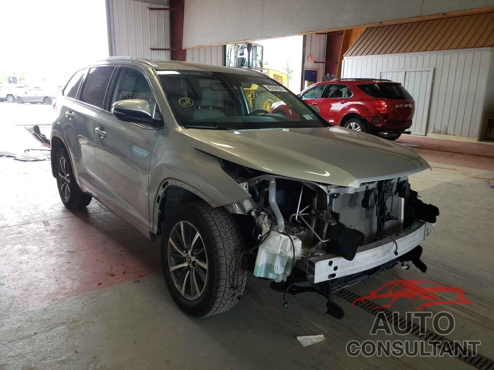 TOYOTA HIGHLANDER 2018 - 5TDJZRFH0JS900276