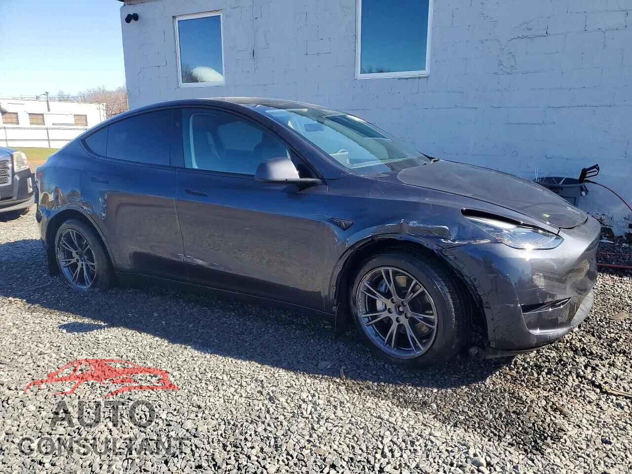 TESLA MODEL Y 2025 - 7SAYGAEE9SF252703