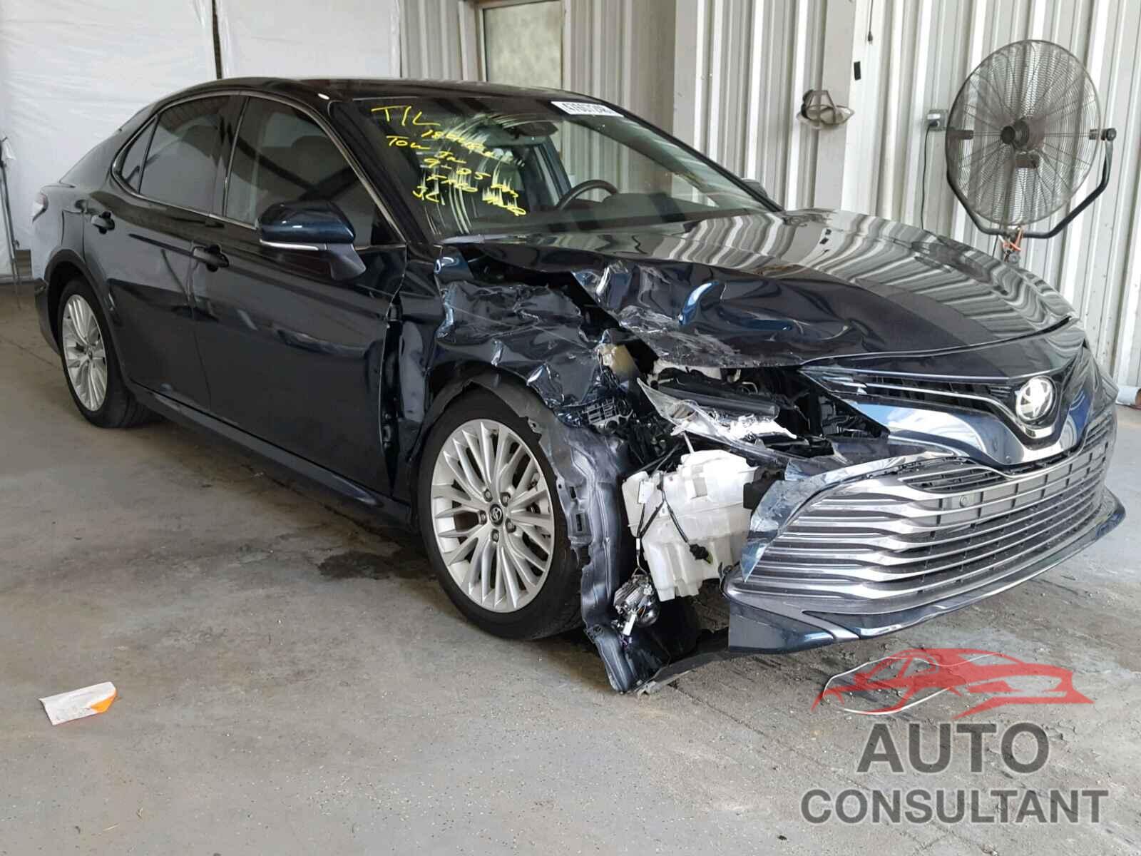 TOYOTA CAMRY 2018 - 4T1B11HK2JU540201