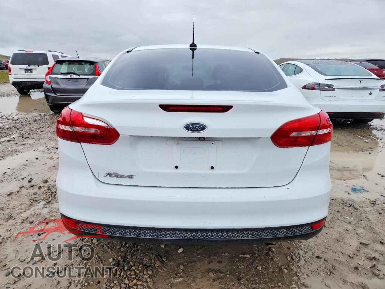 FORD FOCUS 2015 - 1FADP3E23FL256249
