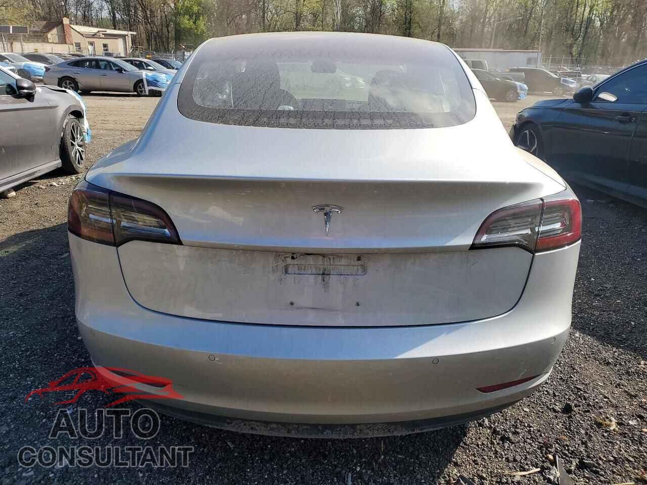 TESLA MODEL 3 2018 - 5YJ3E1EA5JF040423