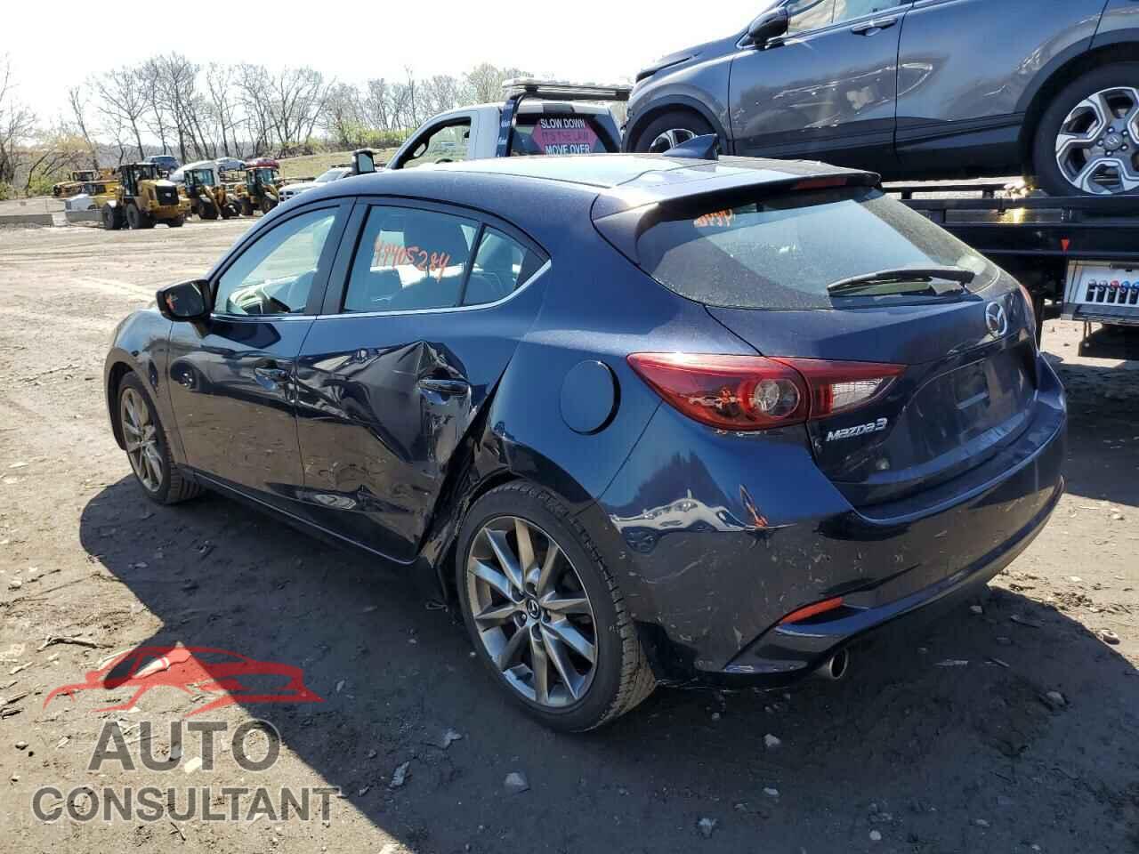 MAZDA 3 2018 - 3MZBN1M33JM250901
