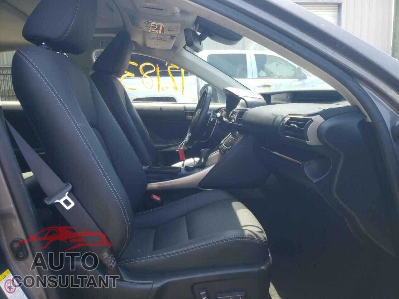LEXUS IS 2018 - JTHBA1D23J5063796