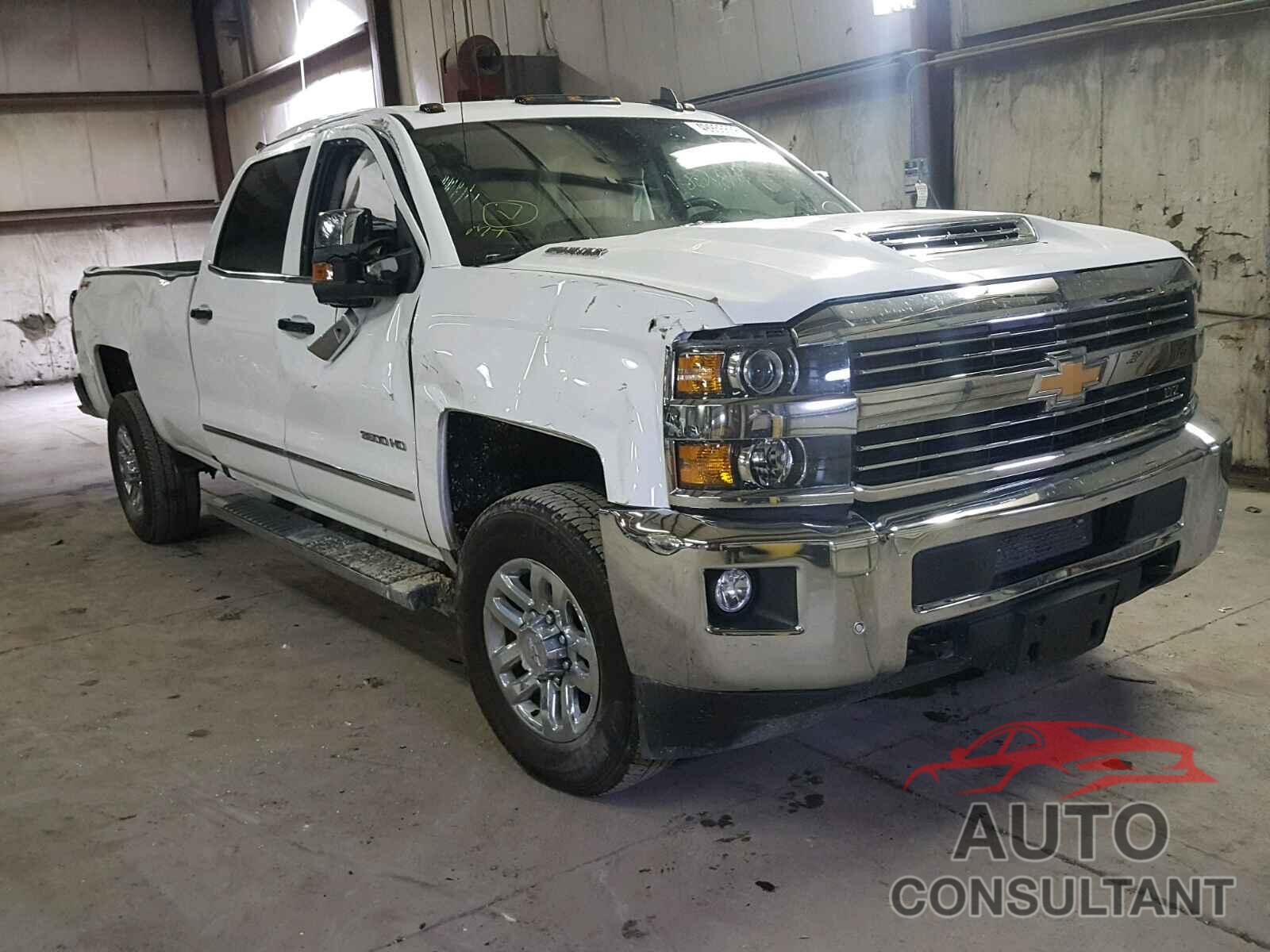 CHEVROLET SILVERADO 2018 - 1GC4K0EY0JF164423