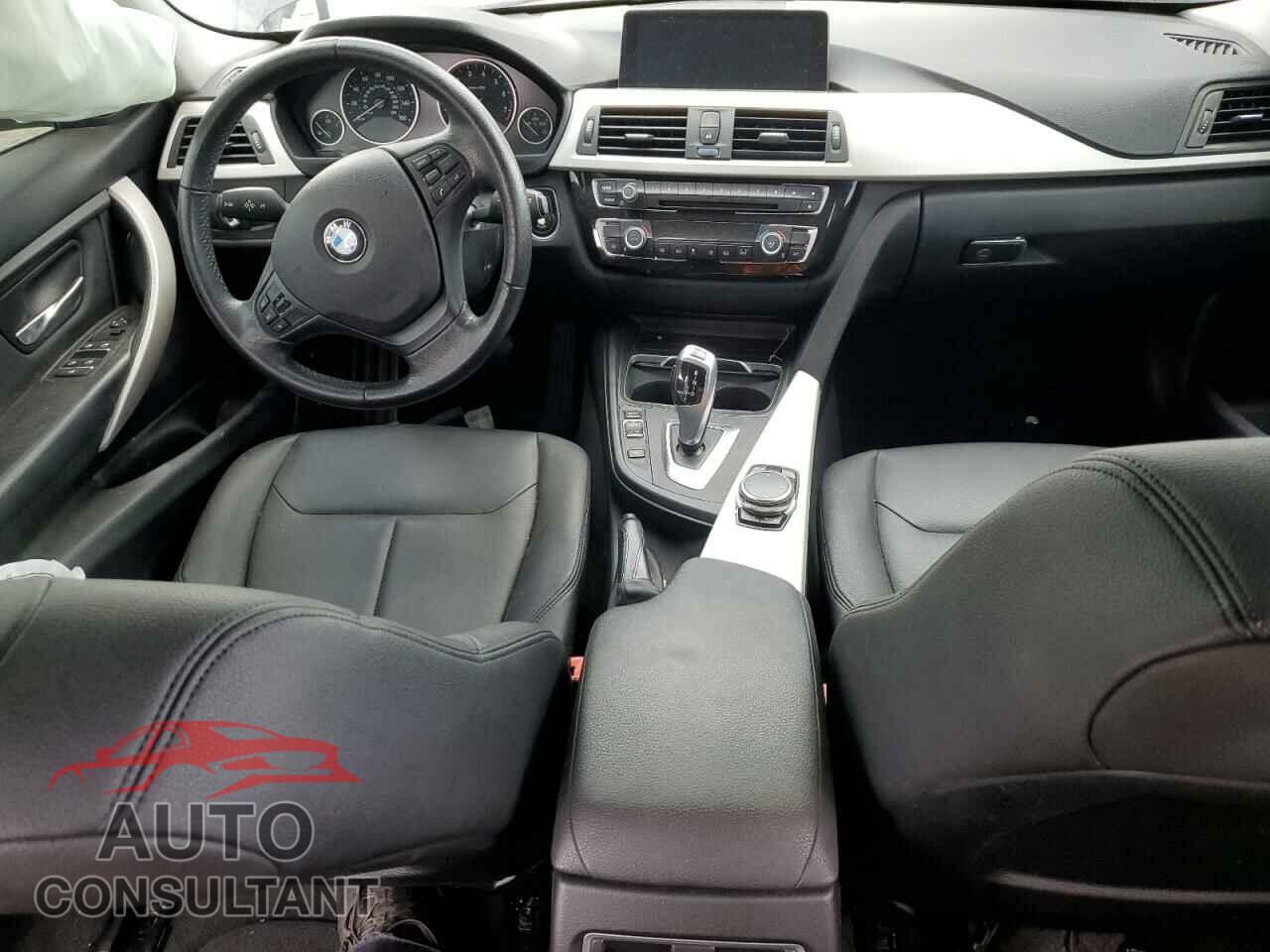 BMW 3 SERIES 2016 - WBA8E1G52GNU11082