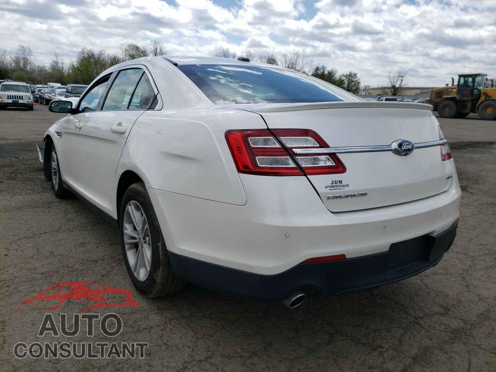 FORD TAURUS 2018 - 1FAHP2E85JG112221