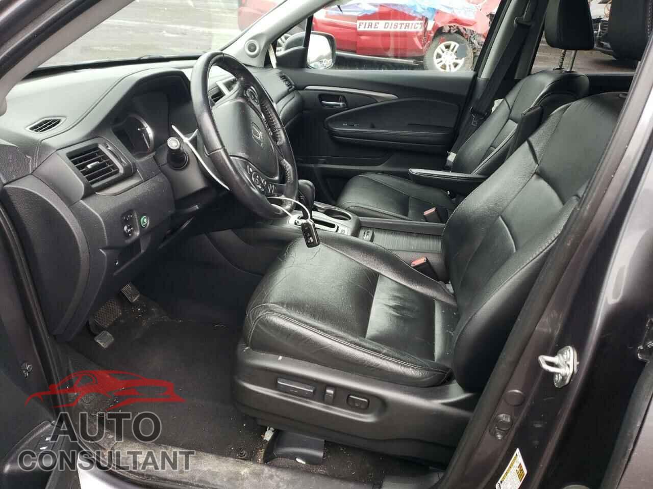 HONDA PILOT 2017 - 5FNYF6H79HB065660