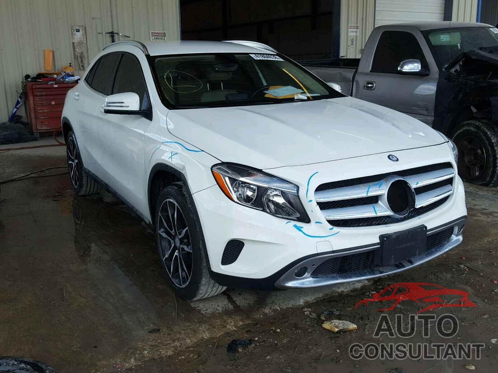 MERCEDES-BENZ GLA 250 4MATIC 2015 - WDCTG4GB7FJ164723
