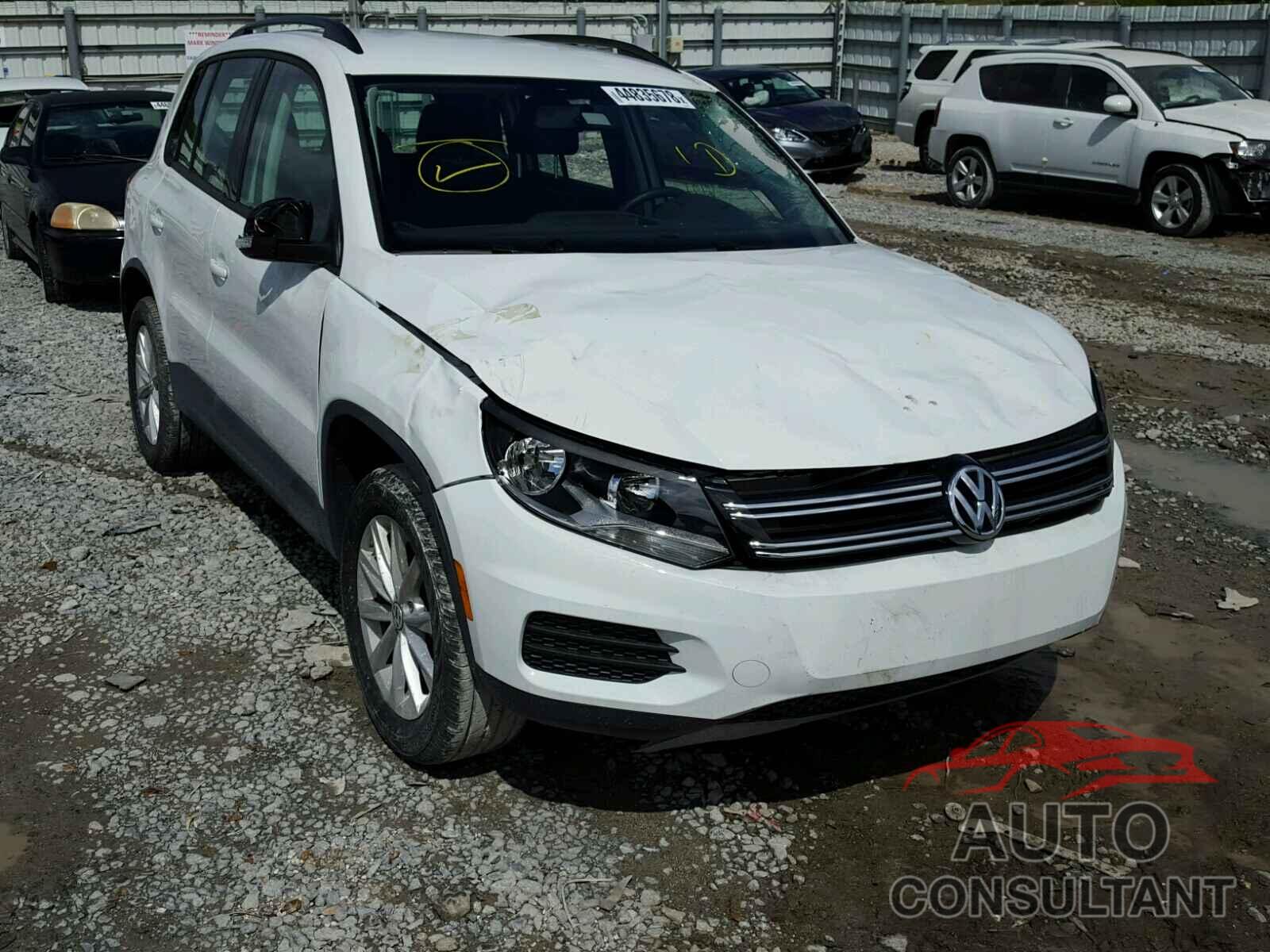 VOLKSWAGEN TIGUAN S 2017 - WVGAV7AX9HK052474