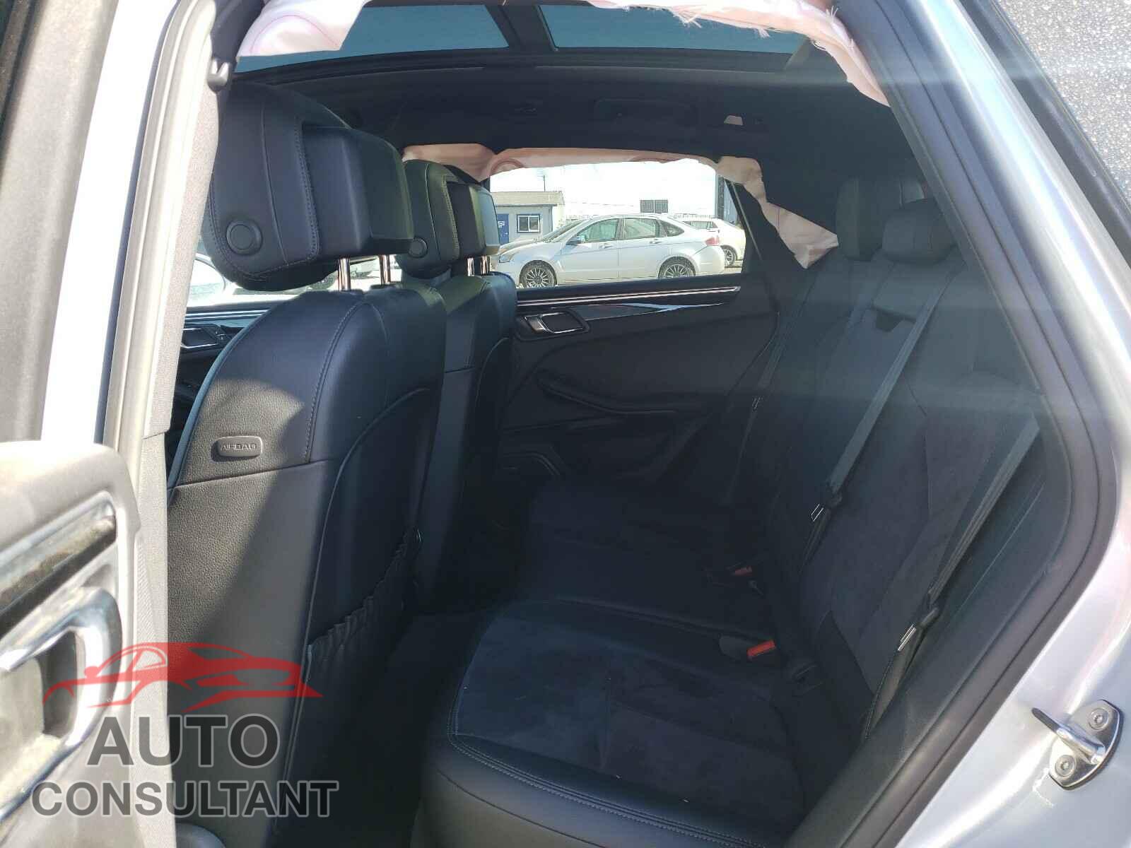 PORSCHE MACAN 2017 - WP1AA2A58HLB01495