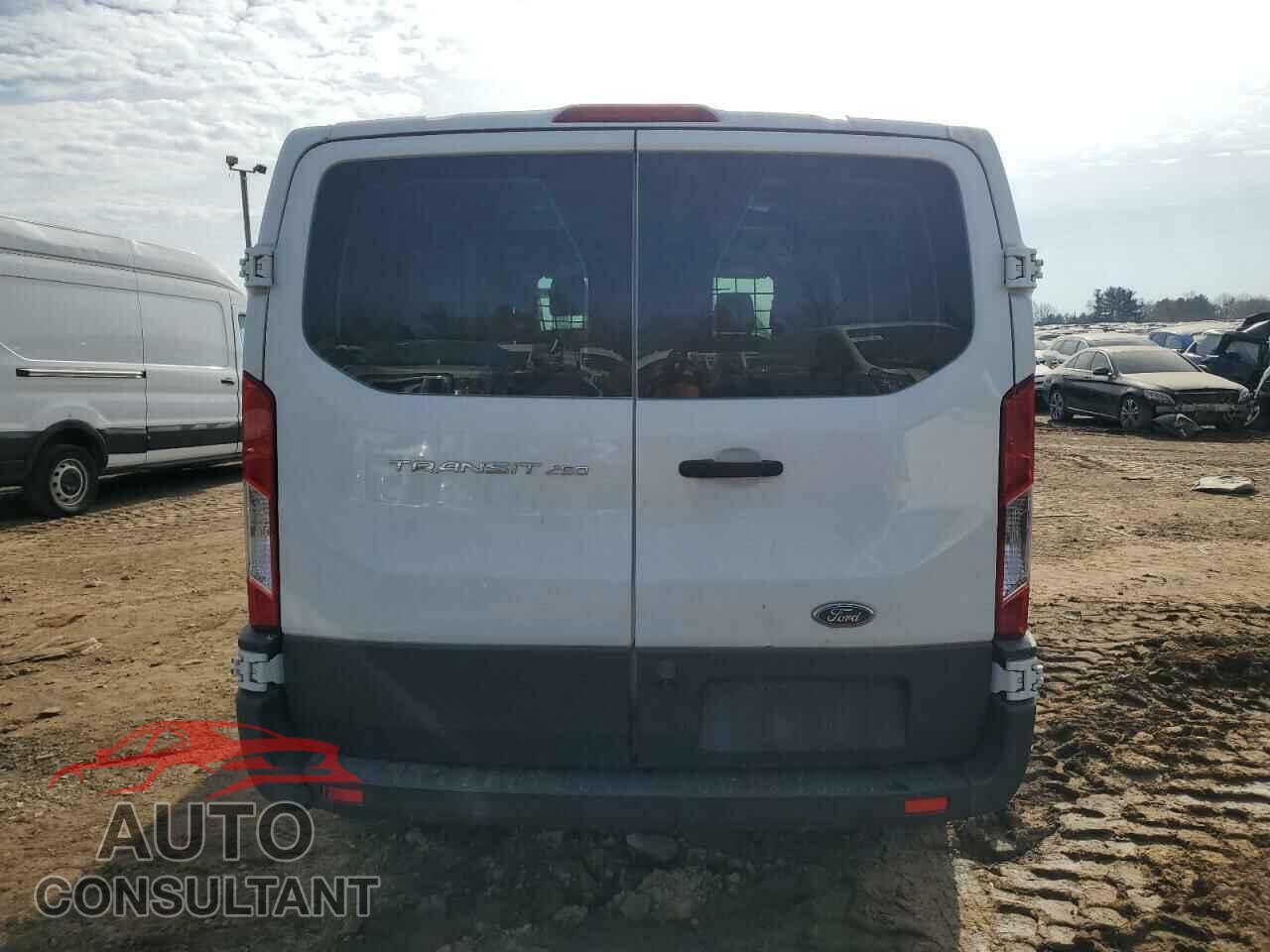 FORD TRANSIT 2017 - 1FTYR1ZM8HKA78238