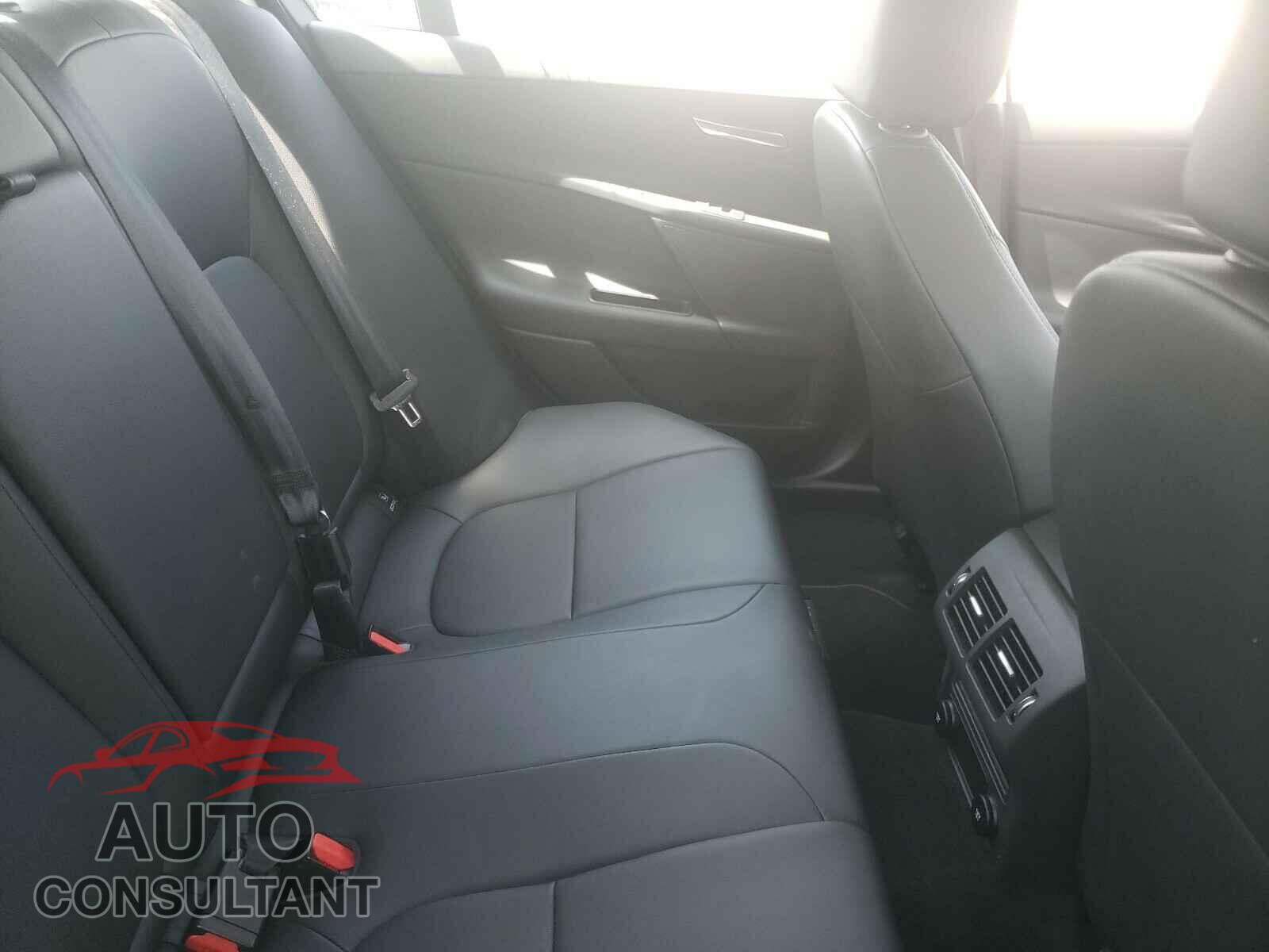 JAGUAR XE 2019 - SAJAR4FX6KCP52875