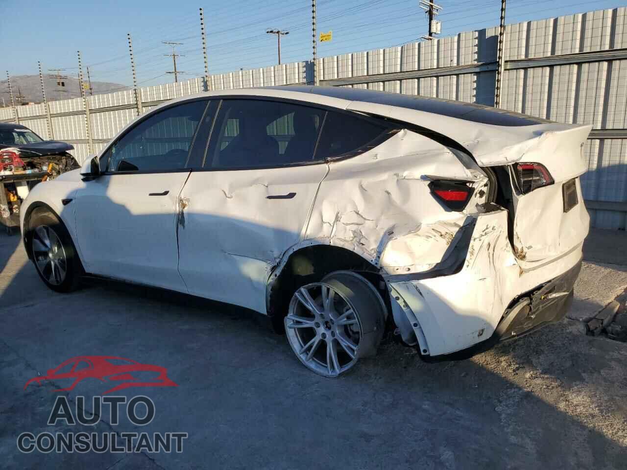 TESLA MODEL Y 2023 - 7SAYGAEE7PF796074