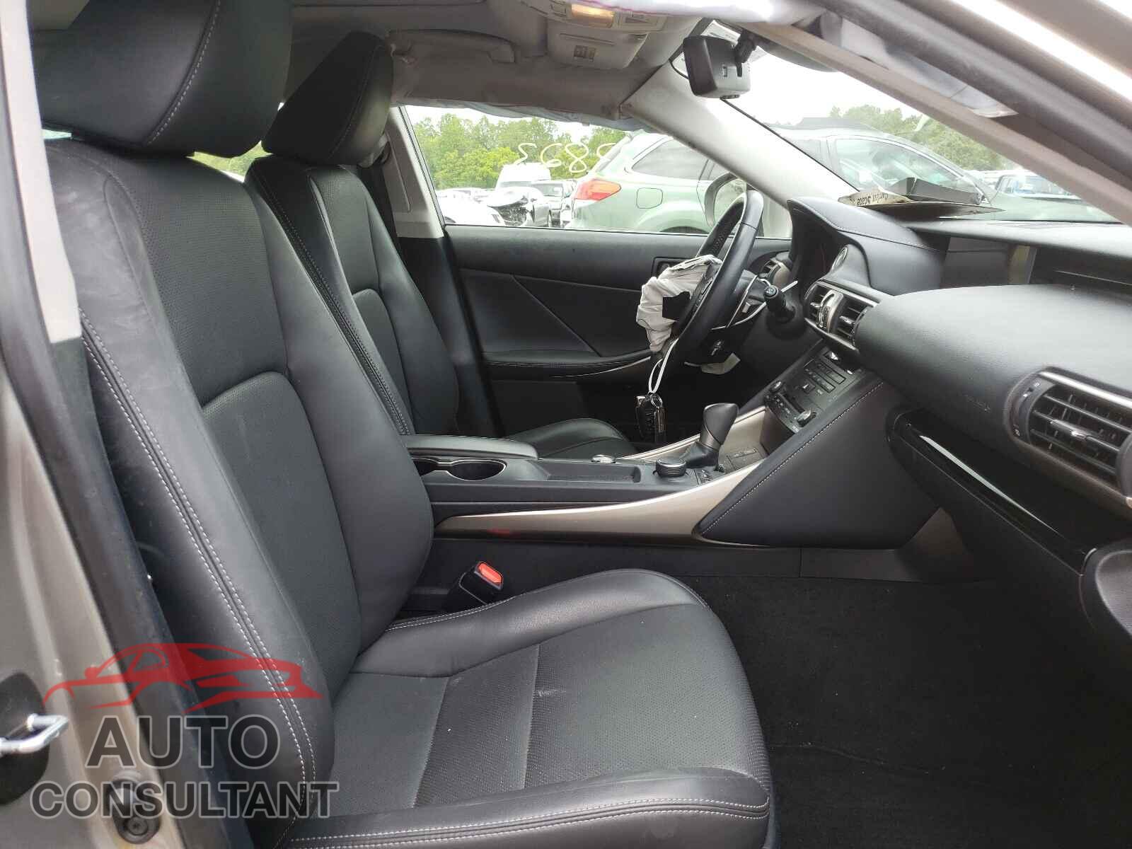 LEXUS IS 2018 - JTHC81D28J5028185