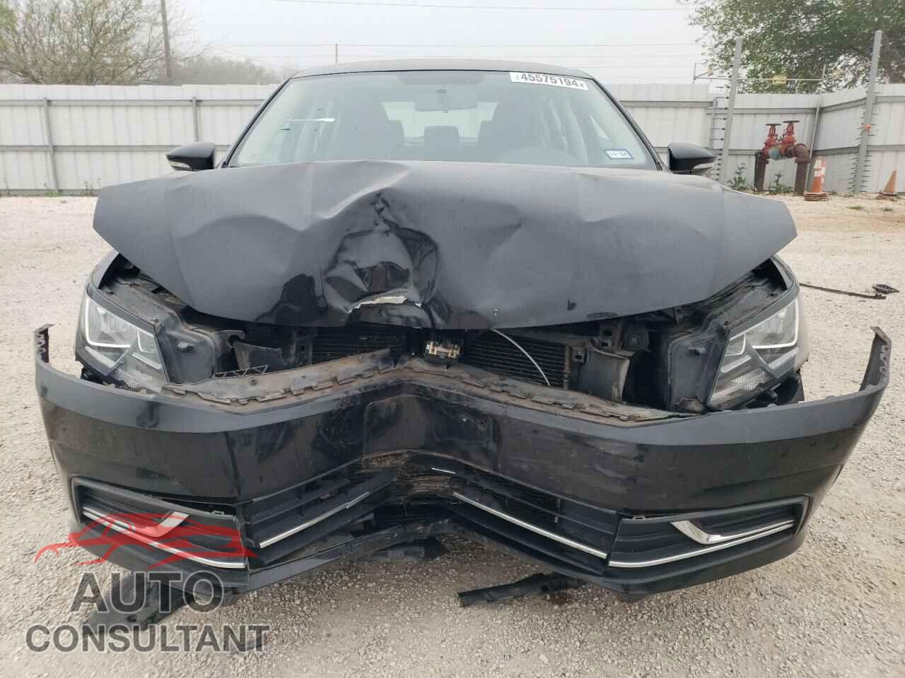 VOLKSWAGEN PASSAT 2017 - 1VWAT7A39HC053655