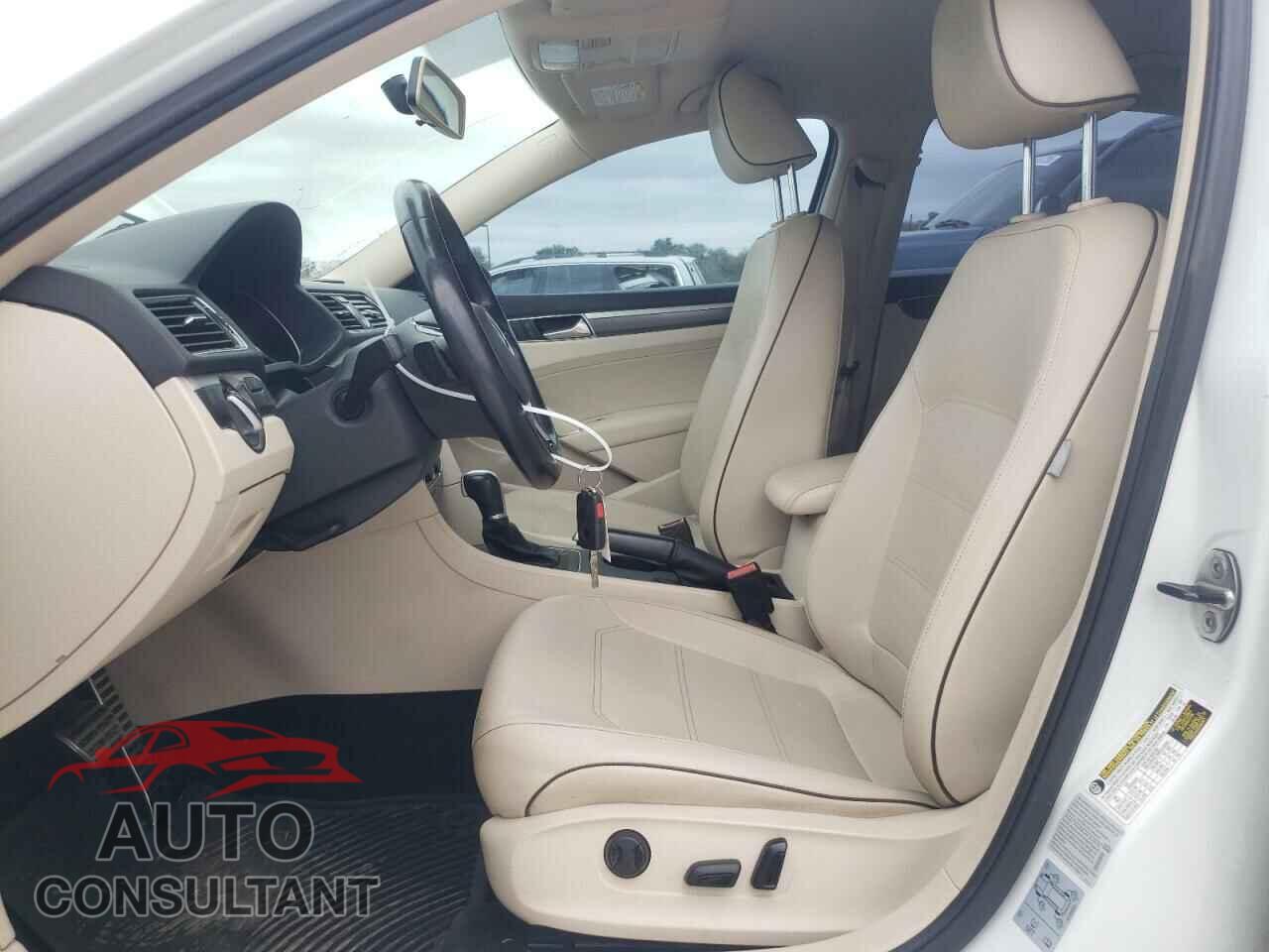 VOLKSWAGEN PASSAT 2017 - 1VWDT7A32HC010935