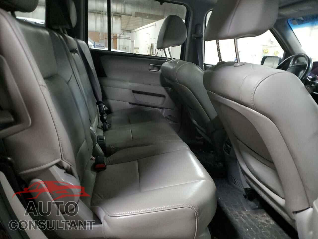 HONDA PILOT 2015 - 5FNYF4H91FB015192