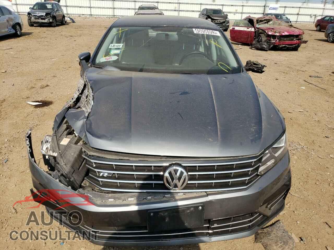 VOLKSWAGEN PASSAT 2018 - 1VWAA7A30JC007742
