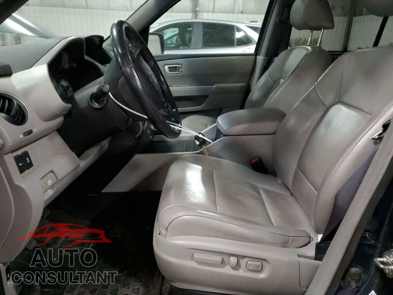 HONDA PILOT 2015 - 5FNYF4H91FB015192