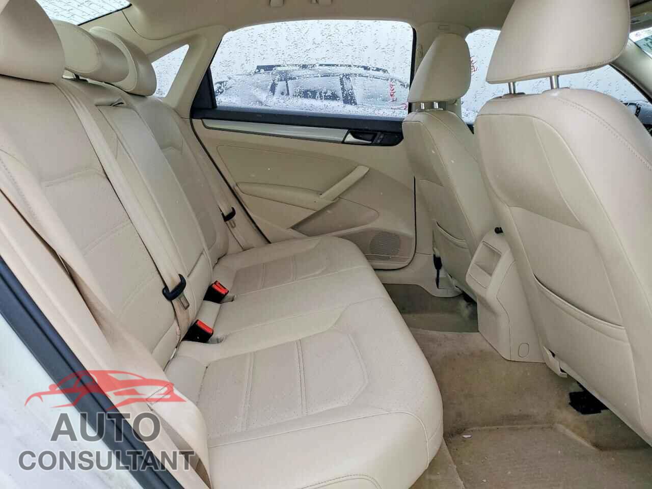 VOLKSWAGEN PASSAT 2015 - 1VWAT7A38FC069326