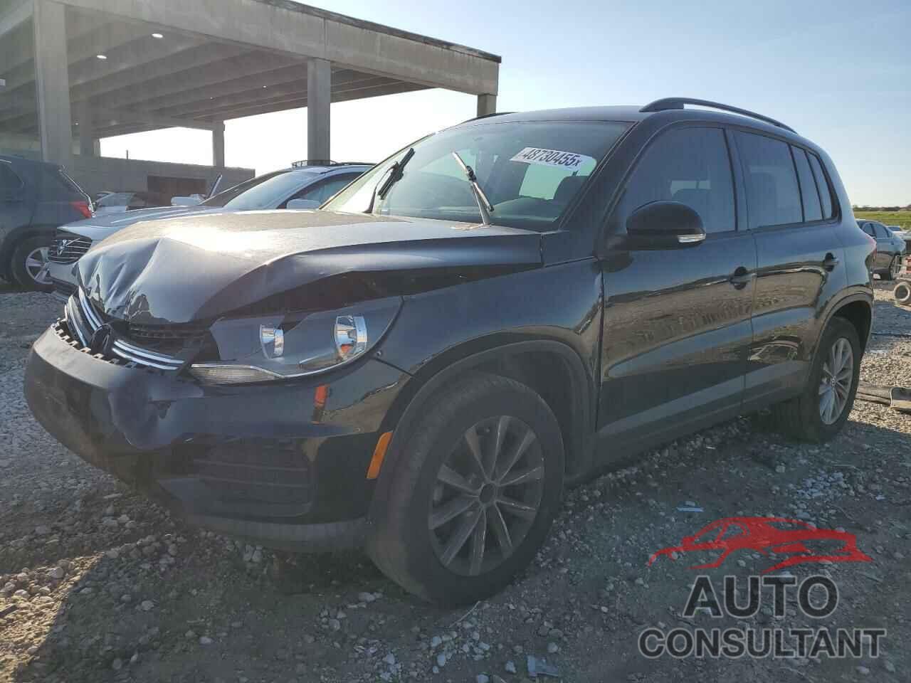 VOLKSWAGEN TIGUAN 2017 - WVGAV7AX6HK052237