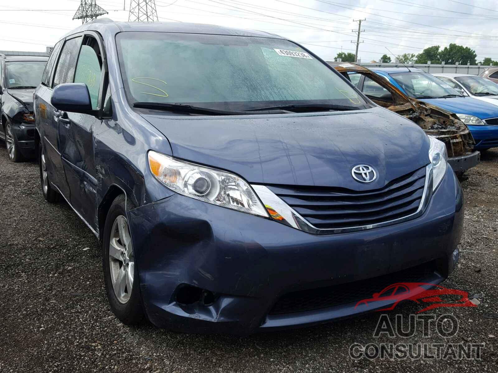 TOYOTA SIENNA LE 2015 - 5TDKK3DC9FS592108