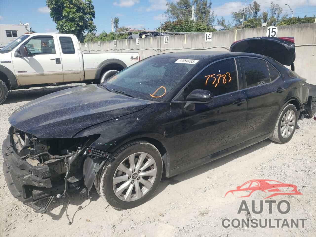 TOYOTA CAMRY 2018 - 4T1B11HK2JU584974