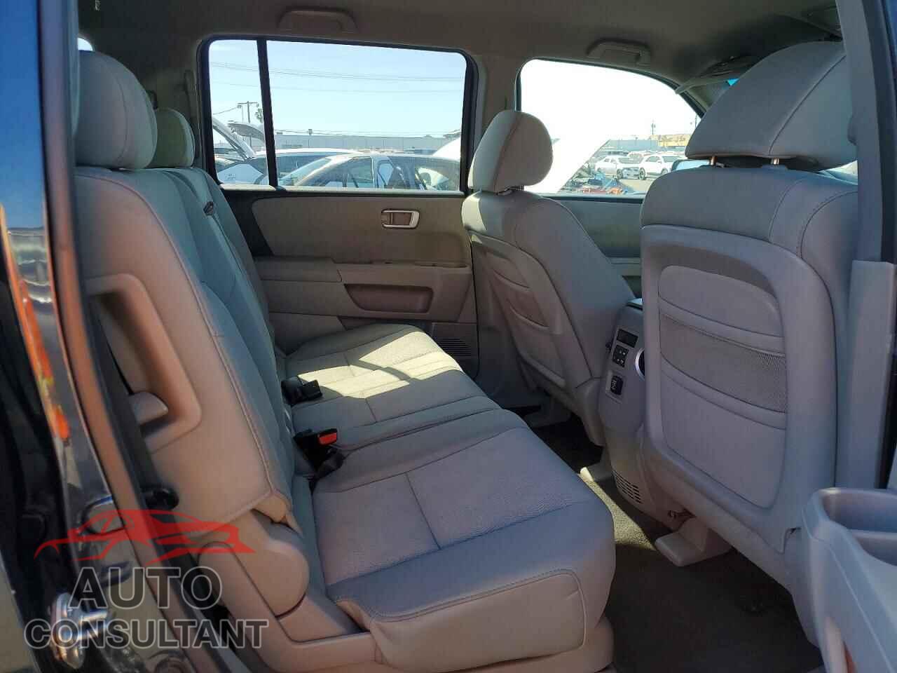 HONDA PILOT 2011 - 5FNYF3H20BB025896
