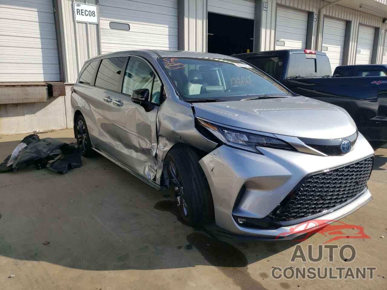 TOYOTA SIENNA 2021 - 5TDXRKEC4MS048901