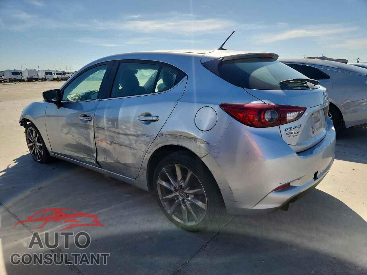MAZDA 3 2018 - 3MZBN1L39JM181178