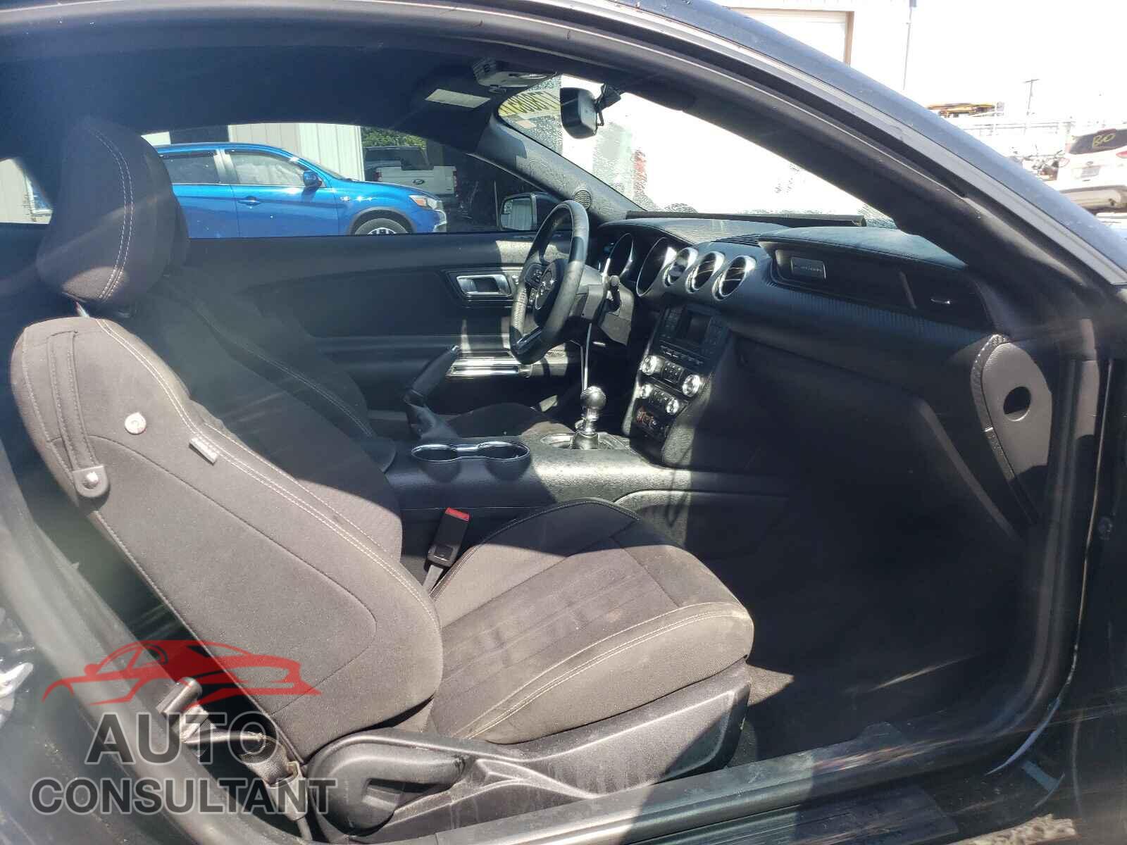 FORD MUSTANG 2018 - 1FA6P8TH2J5137392