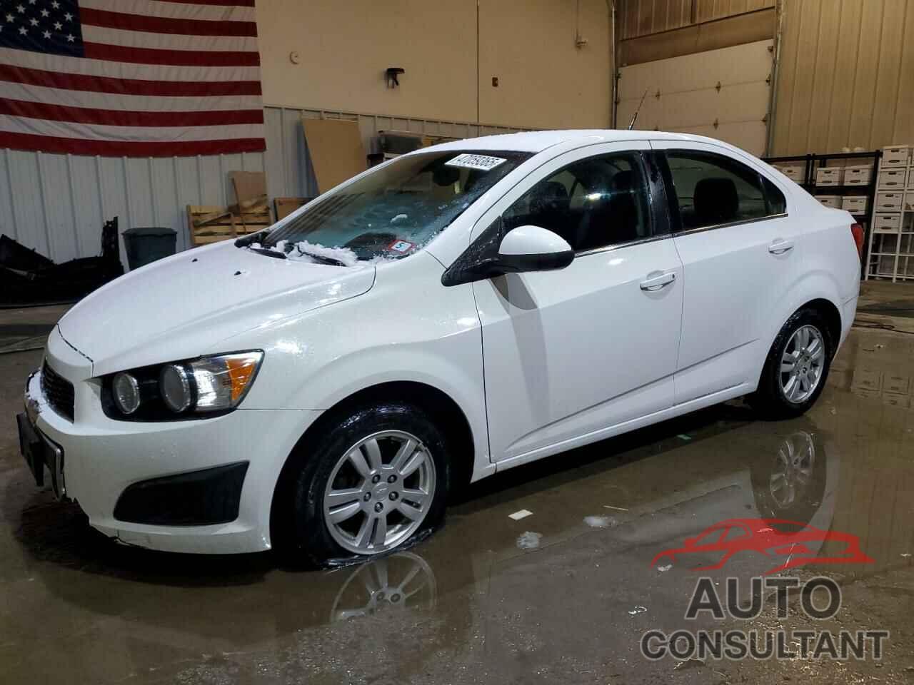 CHEVROLET SONIC 2013 - 1G1JC5SB8D4164658