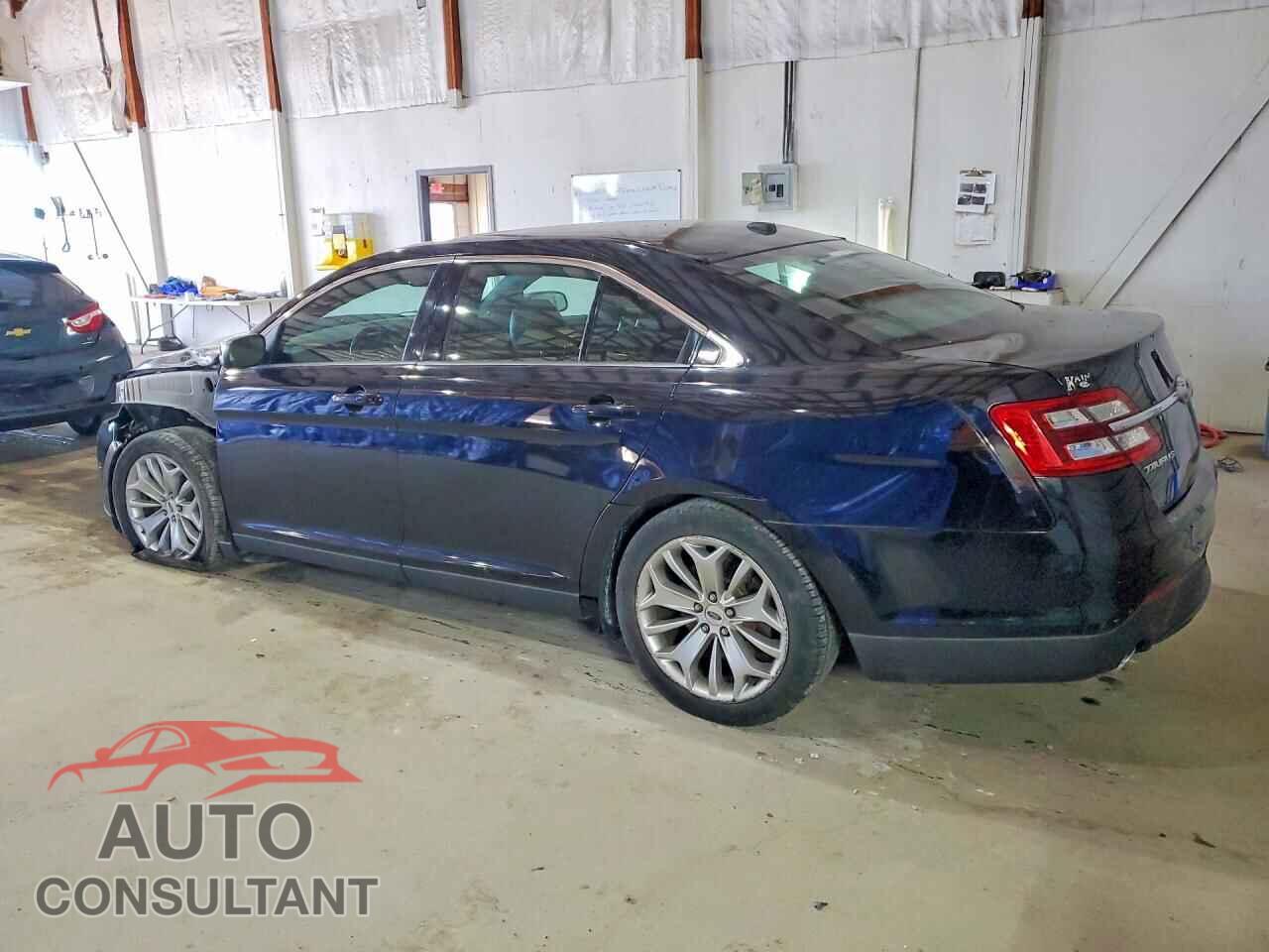 FORD TAURUS 2018 - 1FAHP2F86JG110623