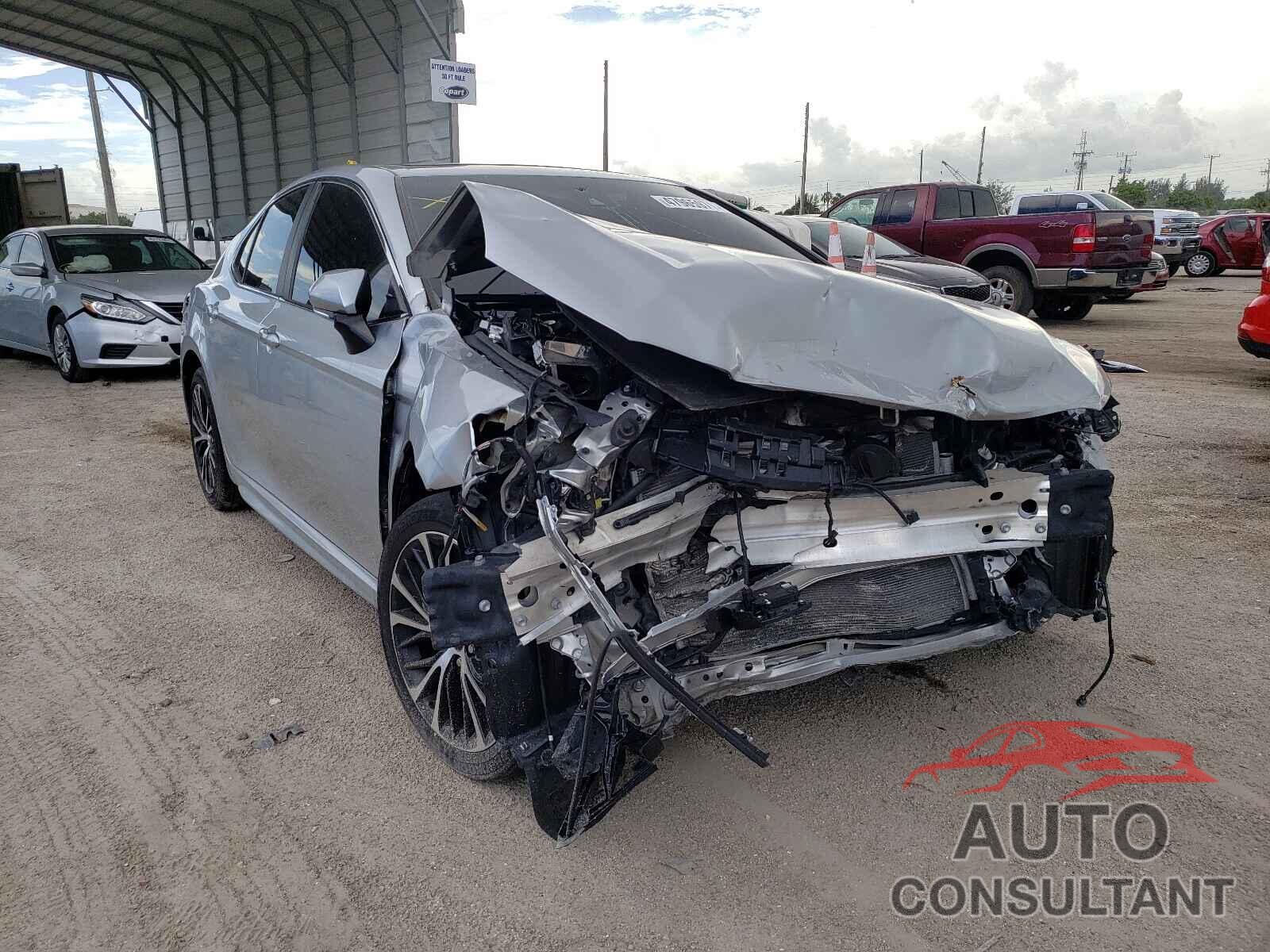 TOYOTA CAMRY 2018 - 4T1B11HK7JU036016