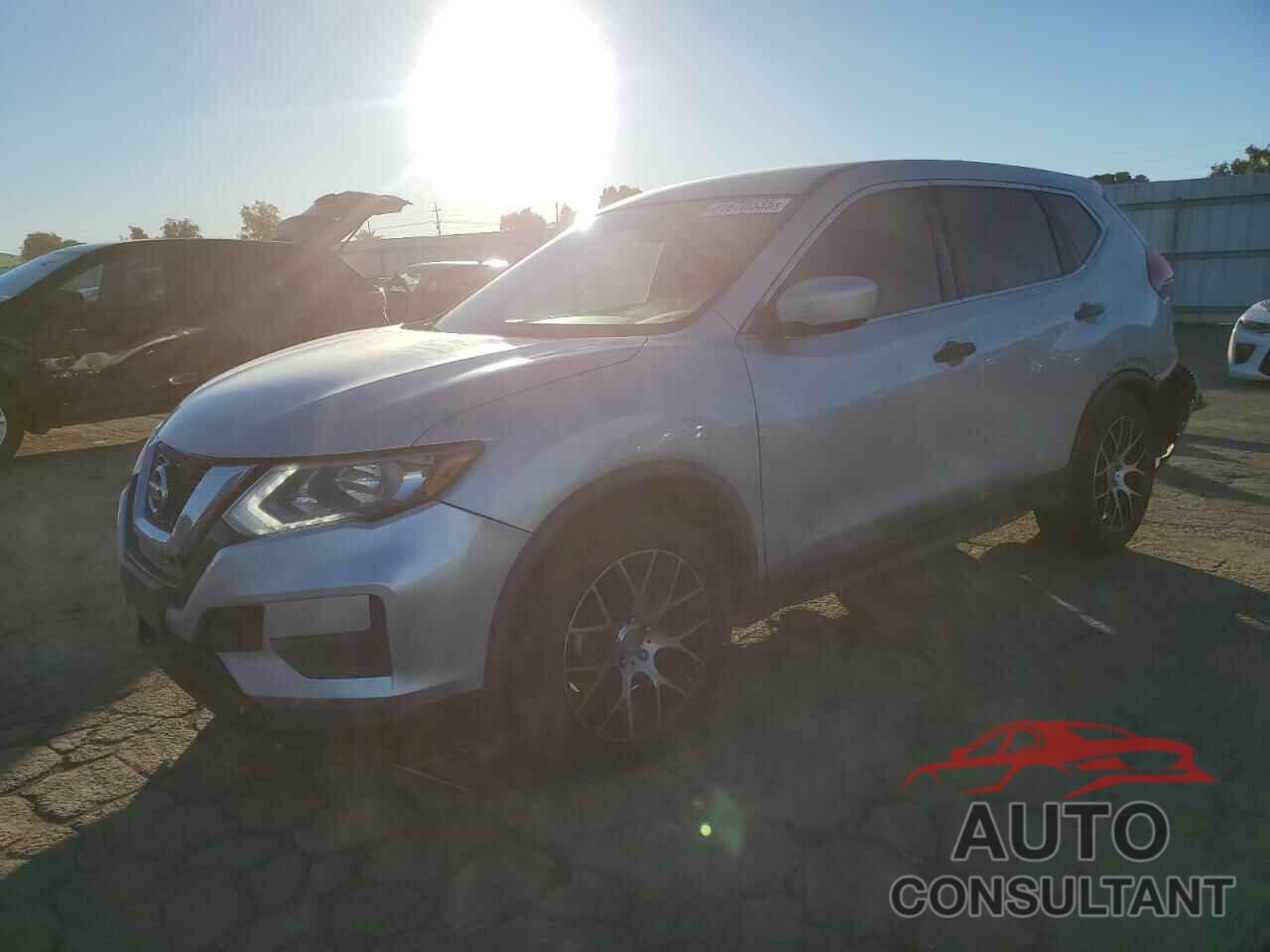 NISSAN ROGUE 2017 - KNMAT2MT9HP569265