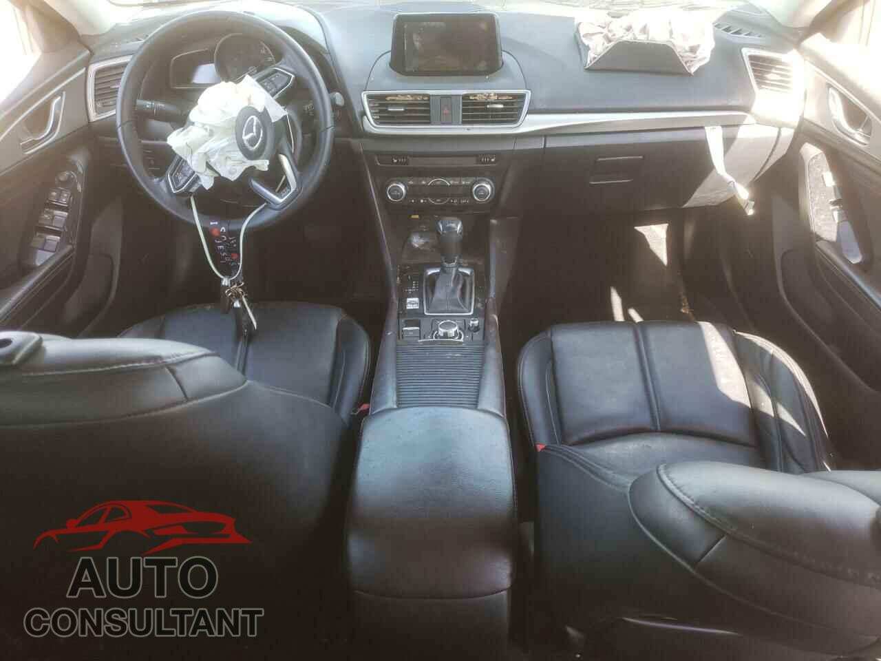 MAZDA 3 2018 - 3MZBN1L32JM201190