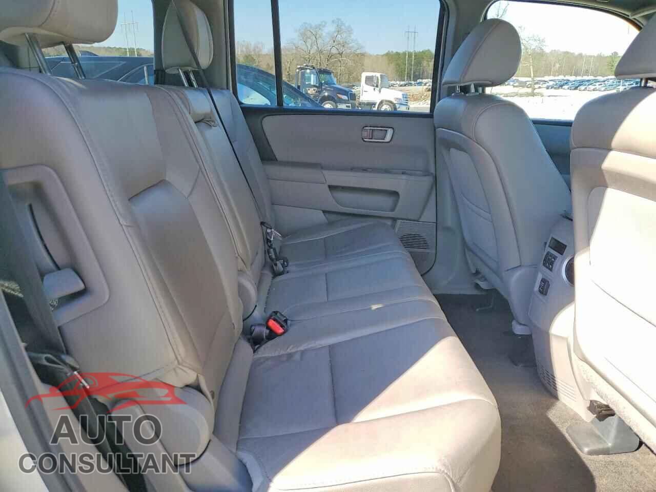 HONDA PILOT 2013 - 5FNYF4H57DB001341